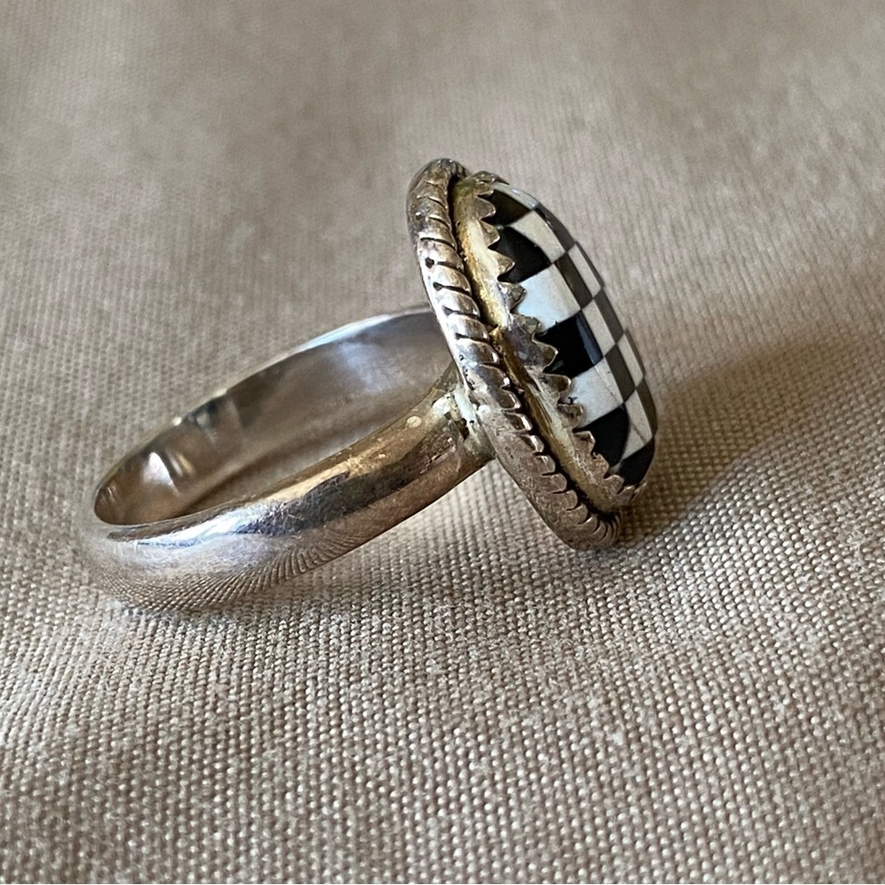 Sterling Silver Checkered Oval Black Onyx & White Quartz Ring - Picture 2 of 9